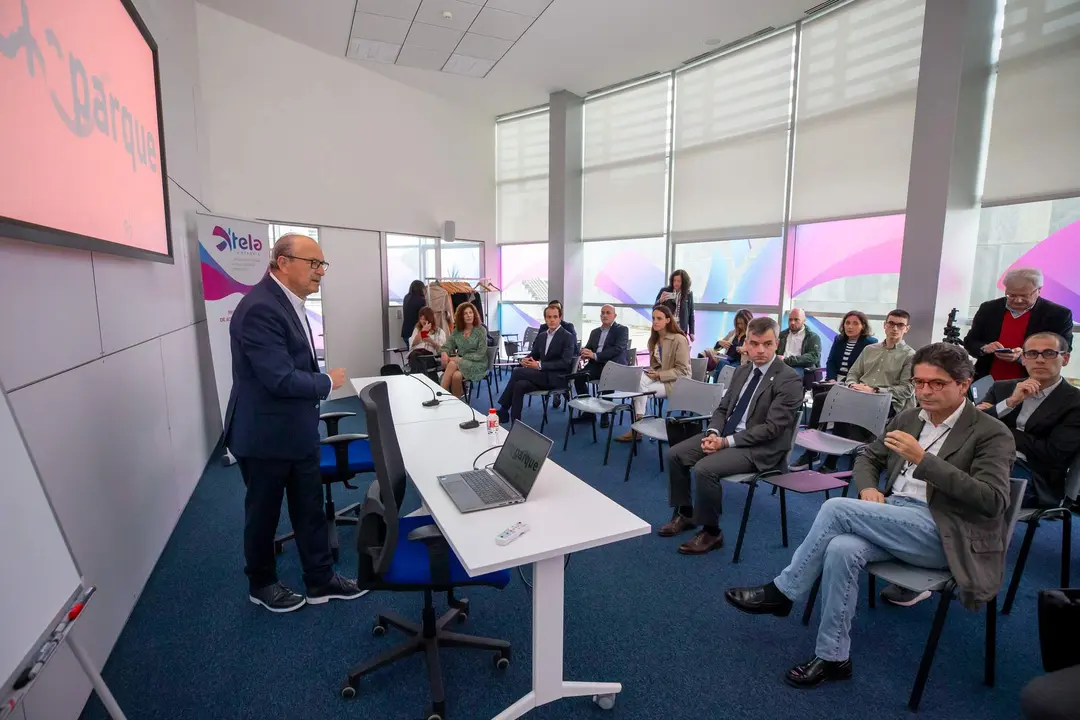 11:00 horas. Torre Xtela, PCTCAN
El consejero de Industria, Turismo, Innovación, Transporte y Comercio, Javier
López Marcano, asiste a la presentación de empresas del PCTCAN. 26 abril 2023 © Miguel De la Parra