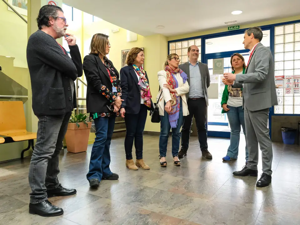 12:00 horas. Sede de Cruz Roja, Calle Acebos 1, Santander. La consejera de Empleo y Políticas Sociales, Eugenia Gómez de Diego, visita las instalaciones del Comité autonómico de Cruz Roja en Cantabria. 27 de abril de 2023 © Raúl Lucio