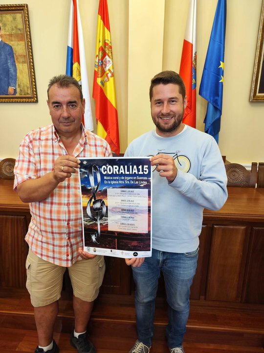 José Olozábal, presidente de la Coral Voces del Mar y Fran Gascón, concejal de Cultura del Ayuntamiento de Suances