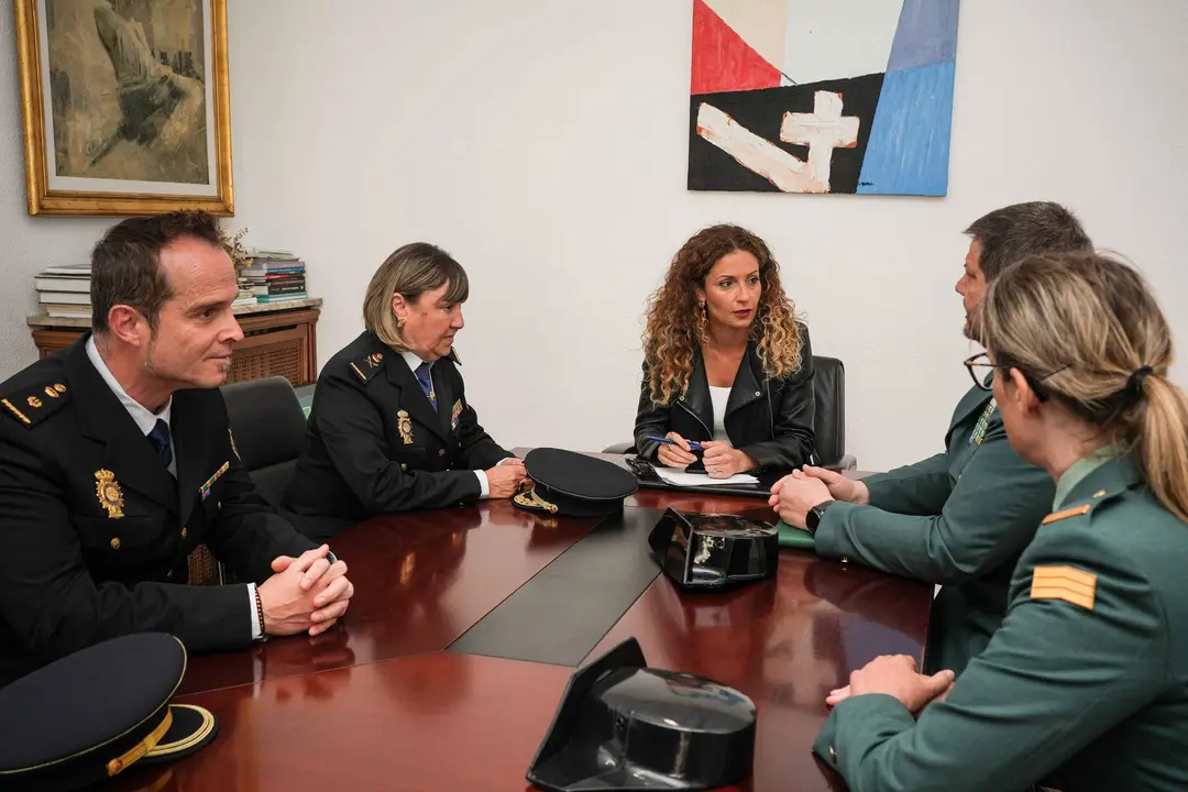 FOTO_ARCHIVO_REUNION_CON_POLICIA_Y_GUARDIA_CIVIL