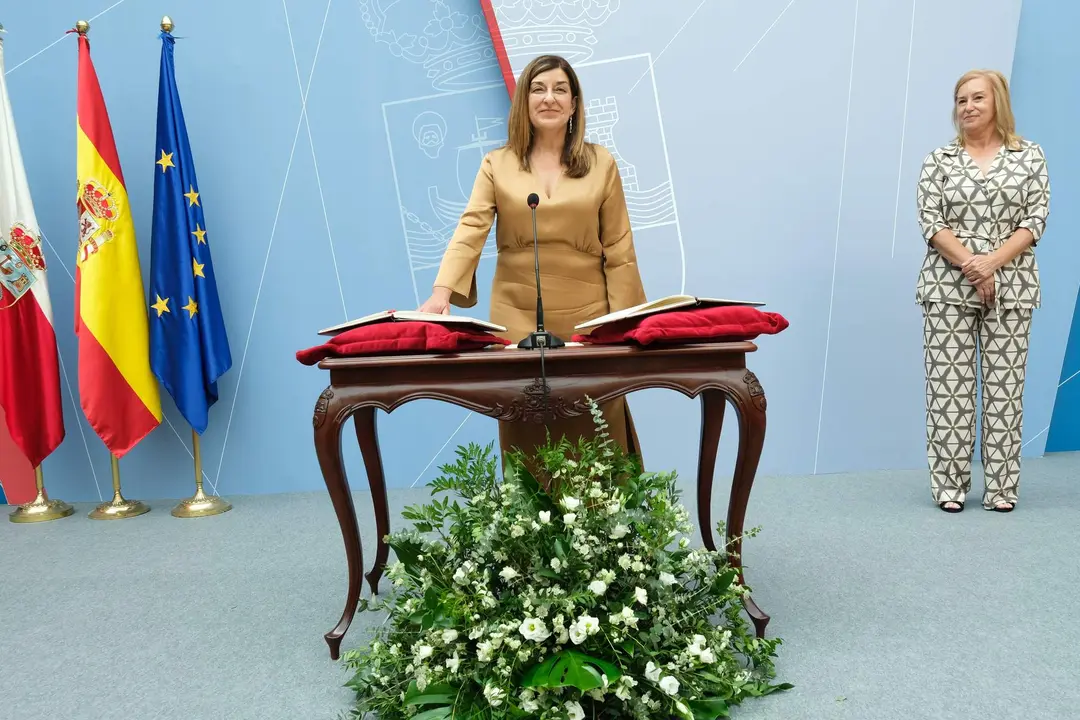 12:00 horas. Parlamento de Cantabria. La presidenta de Cantabria, Mar&iacute;a Jos&eacute; S&aacute;enz de Buruaga, toma posesi&oacute;n del cargo. 5 de julio de 2023 &copy; Ra&uacute;l Lucio