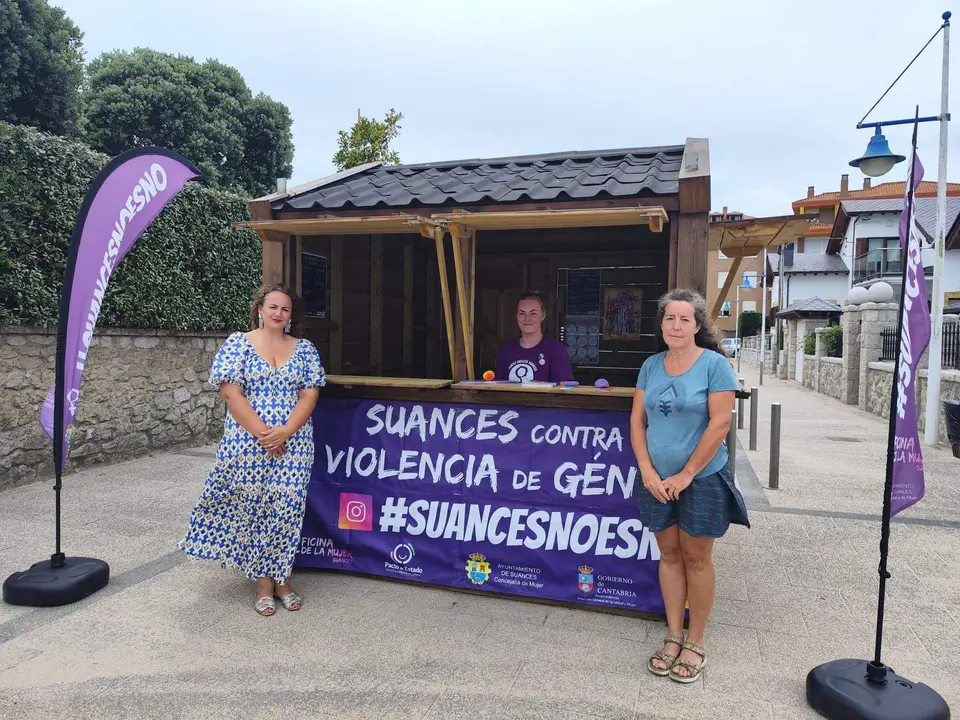 De izquierda a derecha, la concejala de Mujer, Raquel Fernández y las técnicos en Igualdad de Género, Ana Puente y Rocío González