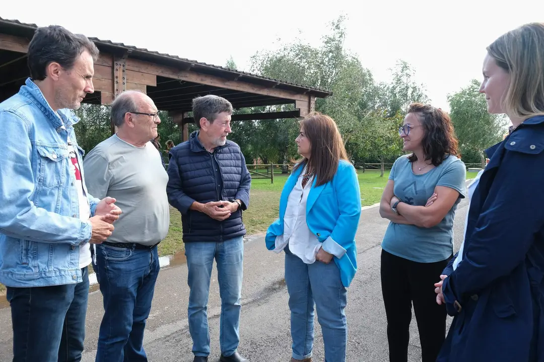 18:00.- Bo. San Juan, 23. Boo de Piélagos. La consejera de Inclusión Social, Juventud, Familias e Igualdad, Begoña Gómez del Río, visita a los niños saharauis acogidos en el albergue municipal de Boo de Piélagos dentro del programa ‘Vacaciones en Paz’. 3 de agosto de 2023 © Raúl Lucio