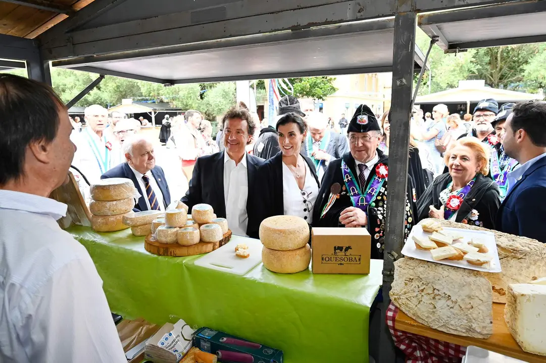 13:00 horas. Plaza Pombo. Santander. El consejero de Desarrollo Rural, Ganadería, Pesca y Alimentación, Pablo Palencia, asiste a la inauguración de la V Feria del Queso de Cantabria.