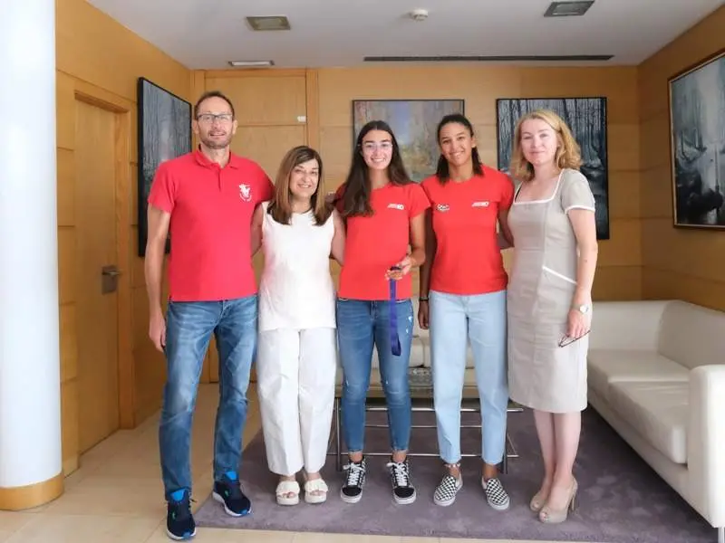 9:30.- Despacho Presidenta. La presidenta de Cantabria, María José Saénz de Buruaga, recibe a Ana Vergara, bronce sub22 de voley playa. 7 de agosto de 2023 © Raúl Lucio