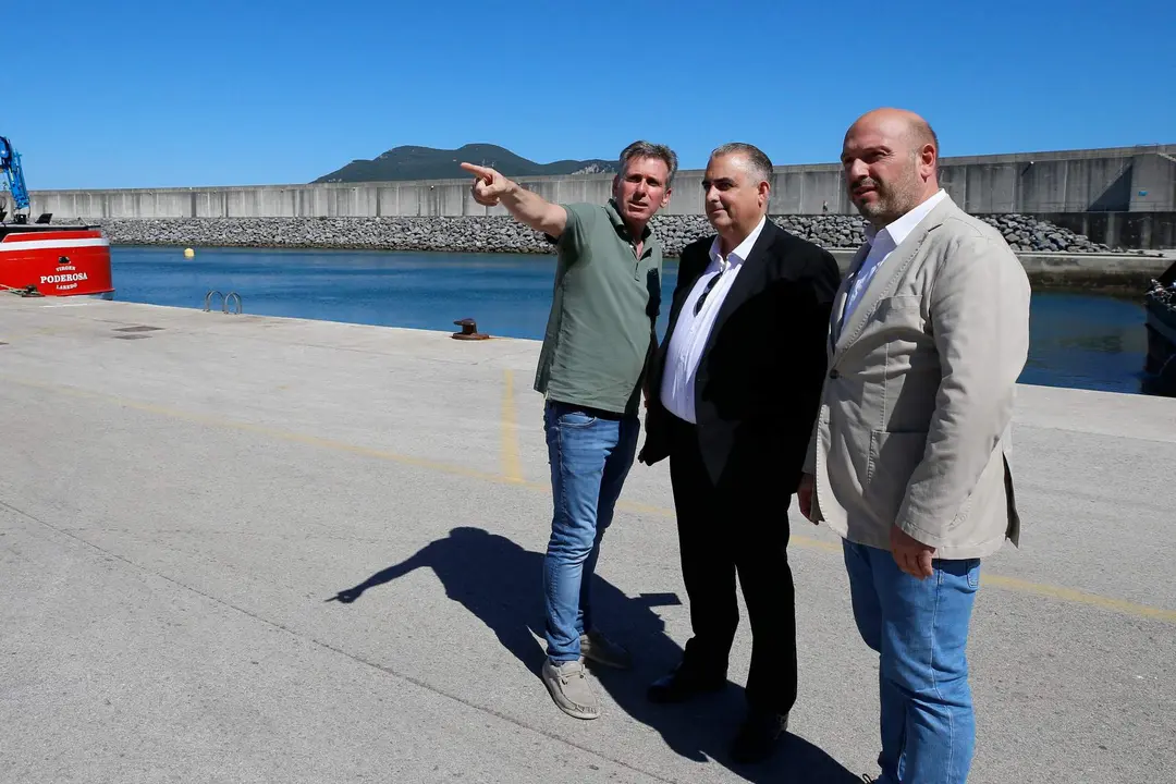 12:30 horas. Ayuntamiento de Laredo
El consejero de Fomento, Ordenaci&oacute;n del territorio y Medio Ambiente, Roberto Media, realiza una visita institucional al Ayuntamiento de Laredo. Habr&aacute; declaraciones a los medios en la Plaza Marqu&eacute;s de Albaida Puebla Vieja. 8 AGOSTO 2023 &nbsp;&copy; Miguel De la Parra