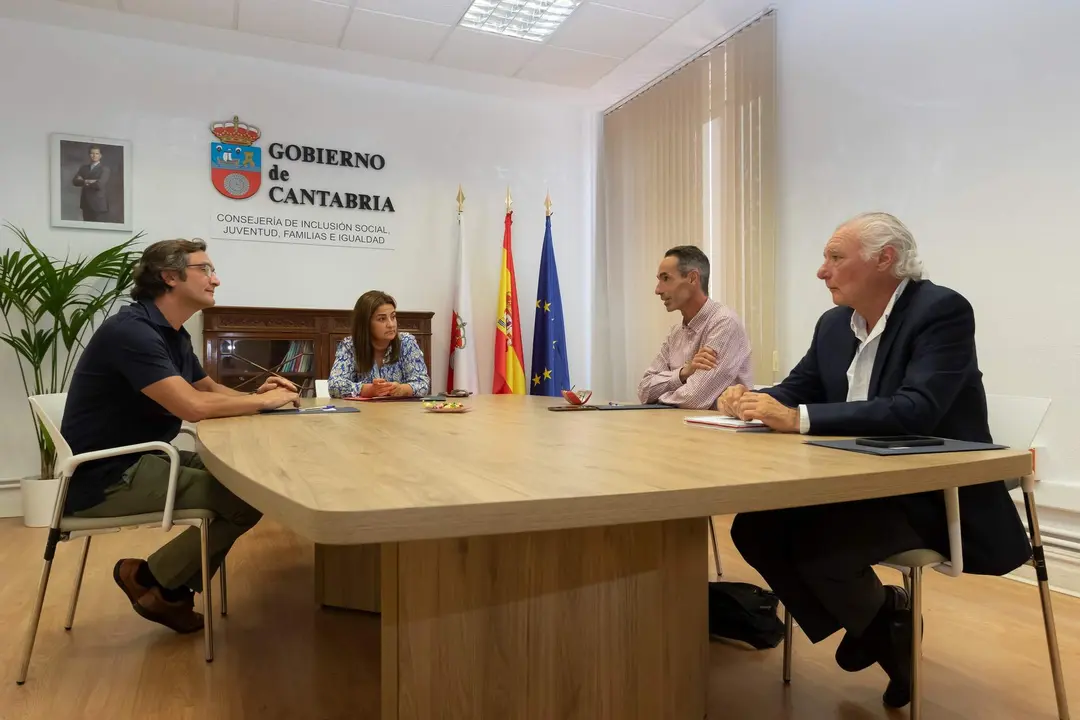 14:00.- Despacho de la consejera
La consejera de Inclusión Social, Juventud, Familias e Igualdad, Begoña del Río, se reúne con AESTE. 
