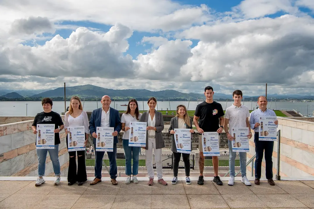 11:00 horas. Palacio de Festivales (Sala 30 años)
La directora general de Deporte, Susana Ruiz, y el presidente de la Federación Cántabra de Bolos, Norberto Ortiz, presentan el 6º Concurso de Parejas Mixtas de Bolo Palma 'Bolos en femenino'.
13 SEP 23