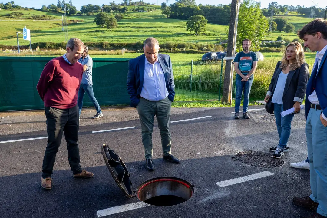 09:00 horas. Pomaluengo (en el carril bici al fondo del callejón). Castañeda
El consejero de Fomento, Ordenación del Territorio y Medio Ambiente, Roberto Media, inaugura la obra de sustitución de la tubería de abastecimiento del Plan Hidráulico Pas. 13 SEPTIEMBRE 2023 © Miguel De la Parra