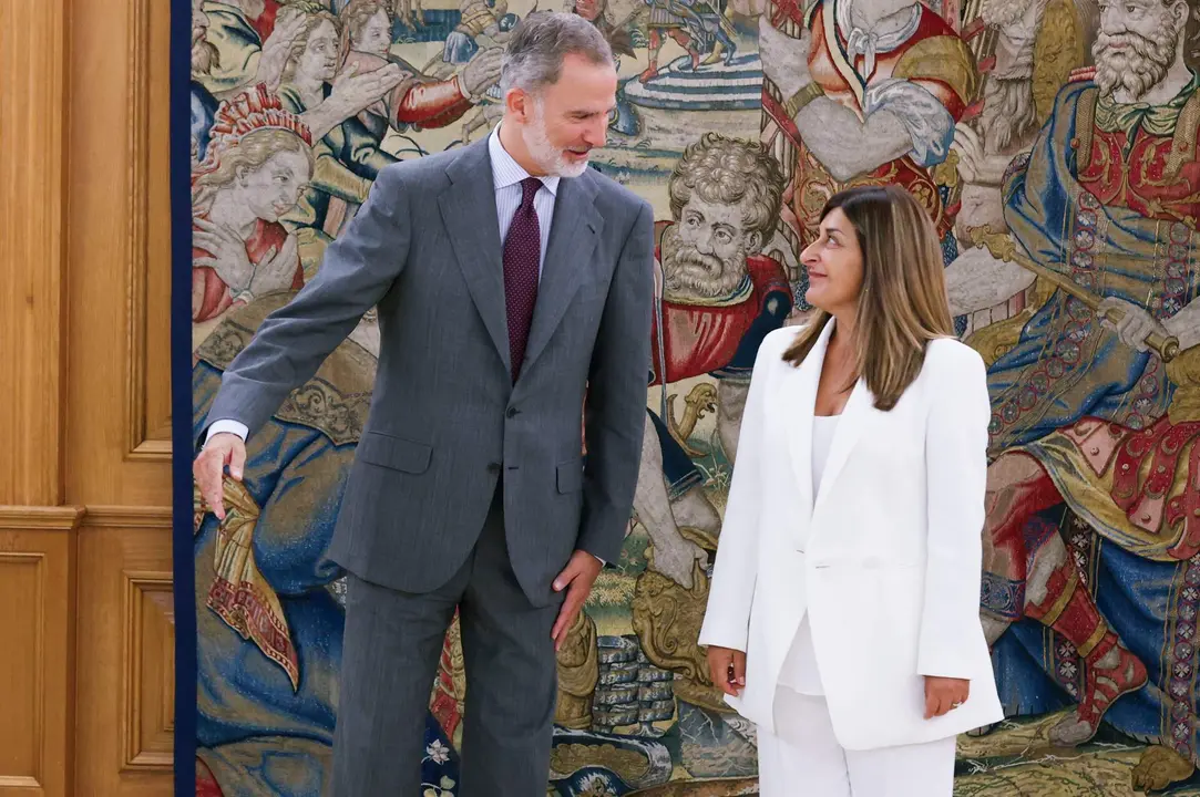 MADRID, 14/09/2023.- Felipe VI reanuda su ronda de reuniones con los nuevos presidentes autonómicos con la de Cantabria, María José Sáenz de Buruaga (d), este jueves en el Palacio de la Zarzuela. EFE/ Juan Carlos Hidalgo
10:30 horas. Palacio de la Zarzuela
La presidenta de Cantabria, María José Sáenz de Buruaga, asiste a la audiencia con el Rey Felipe VI. @EFE 14 sep 2023 
