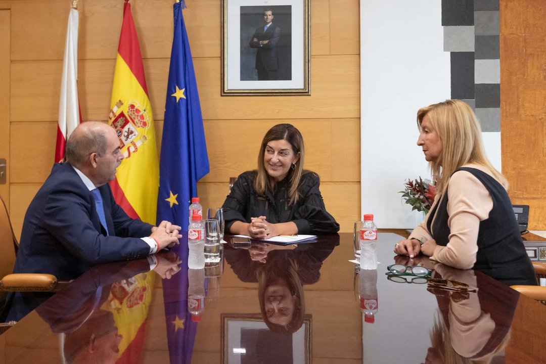 10:30.- Despacho de la presidenta
La presidenta de Cantabria, María José Sáenz de Buruaga, se reúne con Lorenzo Amor, presidente de ATA. 
