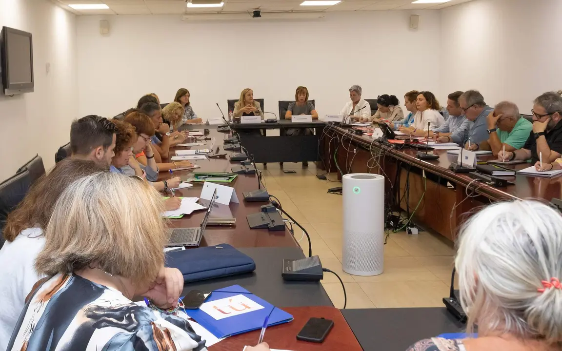 10:00.- Sala de Videoconferencias (Planta 1ª)
La consejera de Presidencia, Justicia, Seguridad y Simplificación Administrativa, Isabel Urrutia, se reúne con el Comité de Empresa y la Junta de Personal. 
