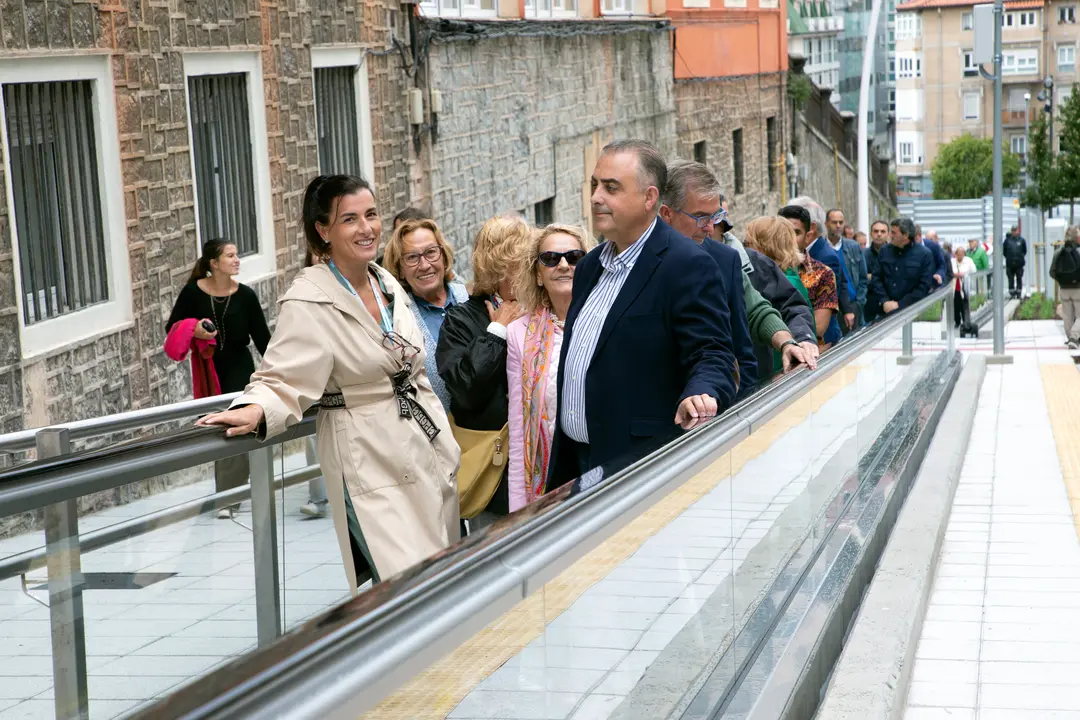 El consejero de Fomento, Ordenación del Territorio y Medio Ambiente, Roberto Media, y la alcaldesa de Santander, Gema Igual, inauguran las rampas mecánicas de la calle Canalejas
nr
22 sep 23