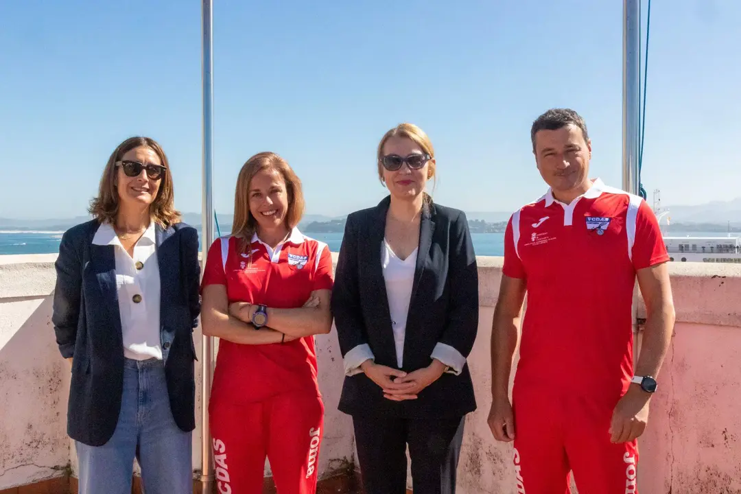 14:00.- Despacho de la consejera

La consejera de Cultura, Turismo y Deporte, Eva Guillermina Fernández, recibe a la 3ª campeona del mundo de apnea, Almudena Calvo. 
 29 SEPTIEMBRE 2023 © Cristina Santiago