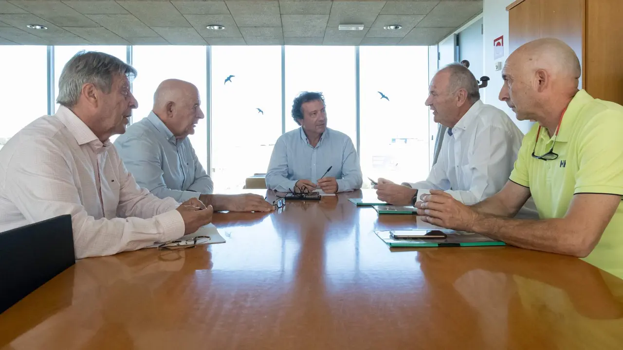 16:00.- Sala de reuniones de la Consejería. El consejero de Desarrollo Rural, Ganadería, Pesca y Alimentación, Pablo Palencia, se reúne con la Federación de Caza de Cantabria y la Sociedad de Fomento de Caza y Pesca. 28 de septiembre de 2023 © Raúl Lucio