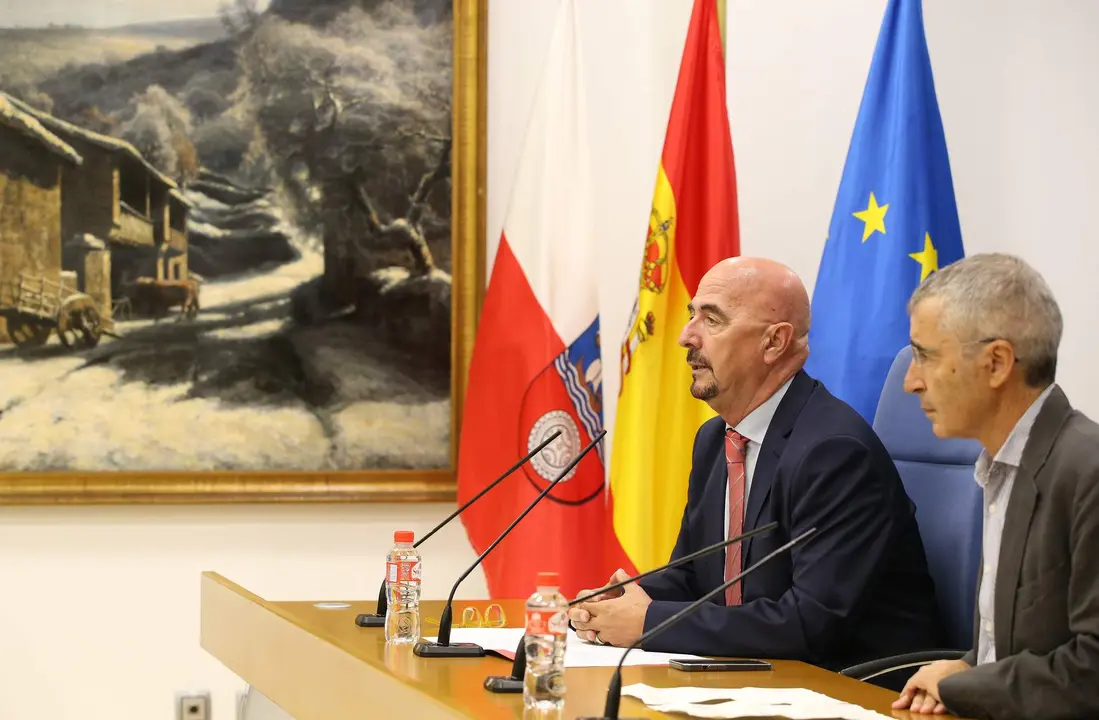 El consejero de Salud, César Pascual, preside la toma de posesión de Miguel Ángel Soria como subdirector del Servicio Cántabro de salud. 
2 oct 23