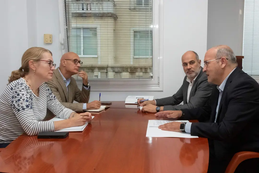 11:30.- Despacho de la consejera
La consejera de Cultura, Turismo y Deporte, Eva Guillermina Fernández, con el Clúster Tera. 
