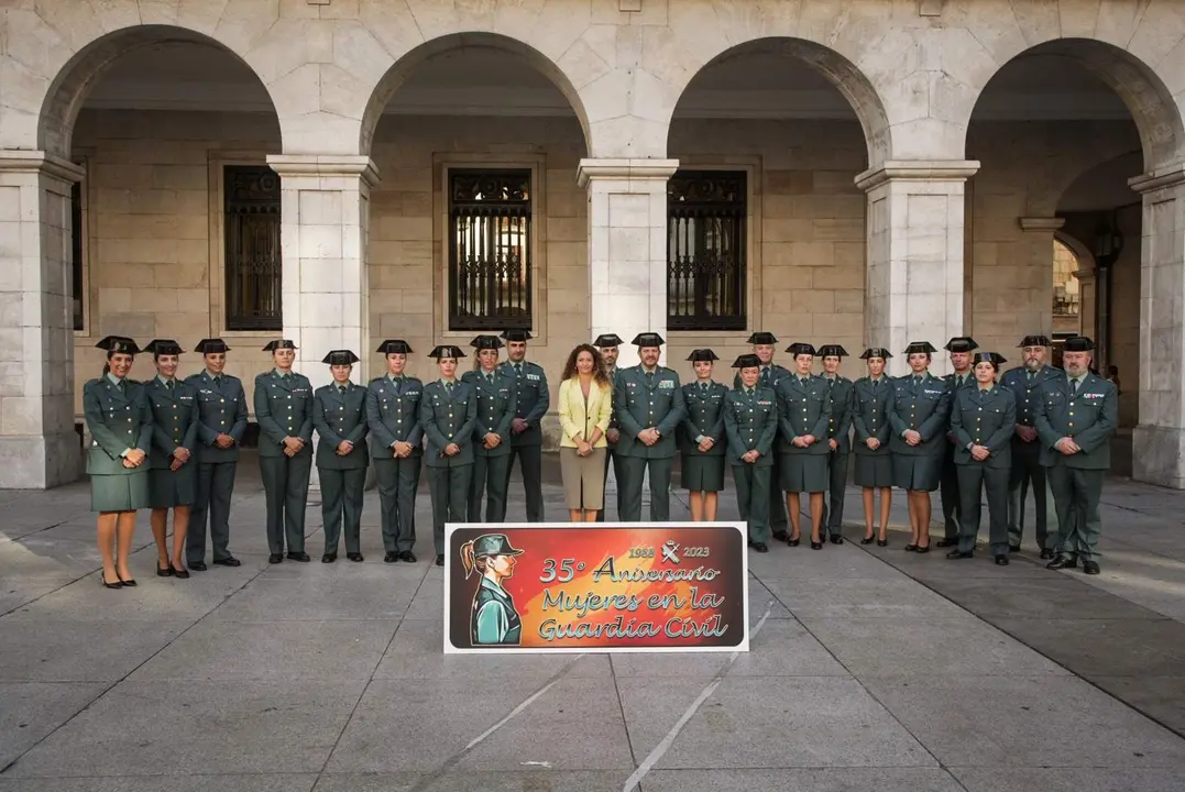 091023_FOTO_ACTO_HOMENAJE_35_ANIVERSARIO_MUJER_GUARDIA_CIVIL