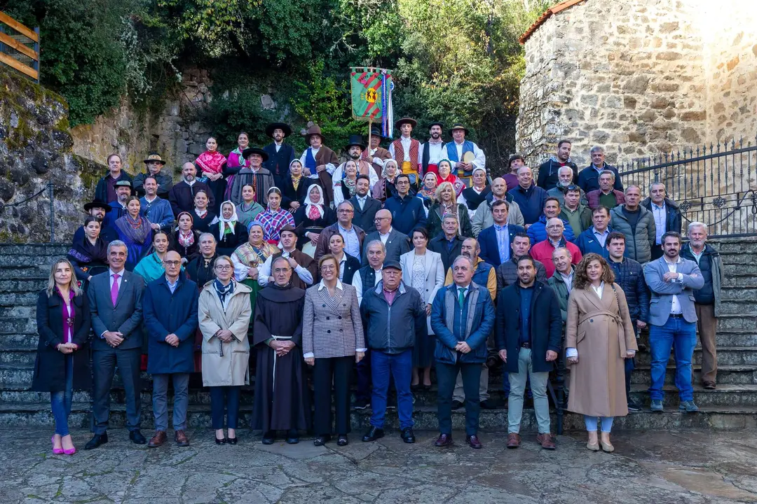 11:00 horas. Monasterio de Santo Toribio de Liébana
La consejera de Cultura, Turismo y Deporte, Eva Guillermina Fernández, y la presidenta de la Diputación de Palencia, Ángeles Armisén, presiden el acto de hermanamiento de Cantabria y Palencia. 27 OCTUBRE 2023 © Miguel De la Parra