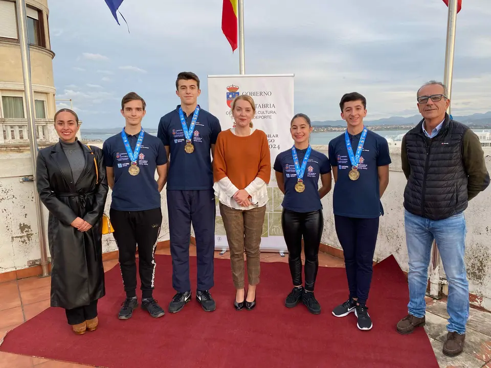 17:00.- Despacho de la consejera
La consejera de Cultura, Turismo y Deporte, Eva Guillermina Fernández, recibe a los medallistas de patinaje.  9 NOVIEMBRE 2023 © Gobierno de Cantabria