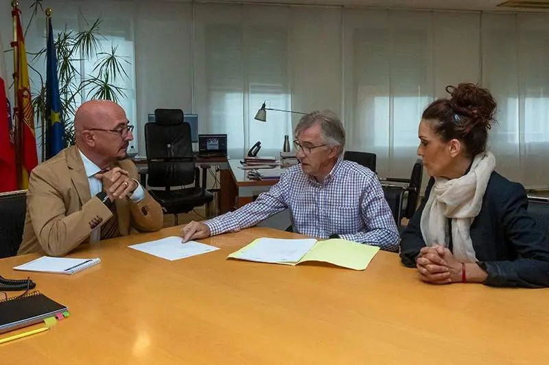 11:00 - Despacho del consejero
El consejero de Salud, César Pascual, recibe a Aureliano Ruiz Salmón, presidente de la Asociación Cántabra de Diabetes (FEDE)