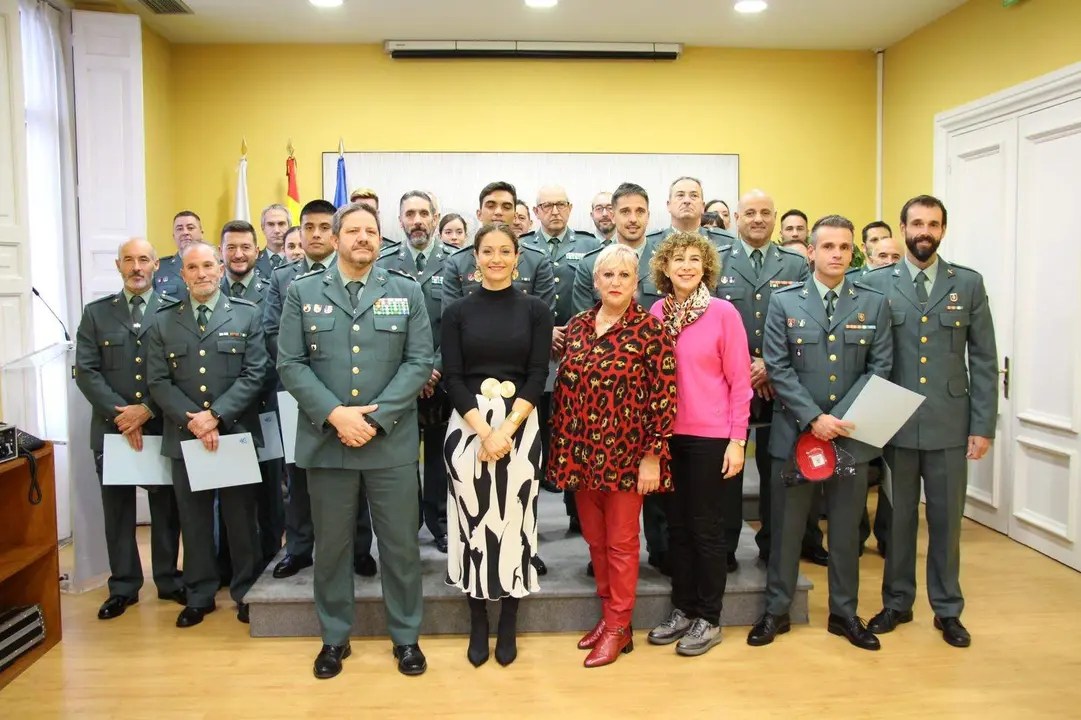 281123_FOTO_ENTREGA_DIPLOMAS_GUARDIA_CIVIL_POR_CURSO_MANIOBRAS_AUXILIO_COLEGIO_ENFERMERIA