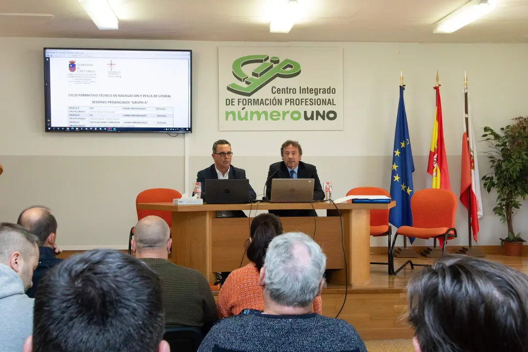 12.00 horas. Salón de Actos del Centro Integrado FP Nº 1. Santander 
El consejero de Desarrollo Rural, Ganadería, Pesca y Alimentación, Pablo Palencia, presenta el Curso Técnico Superior en Transporte Marítimo y Pesca de Altura.