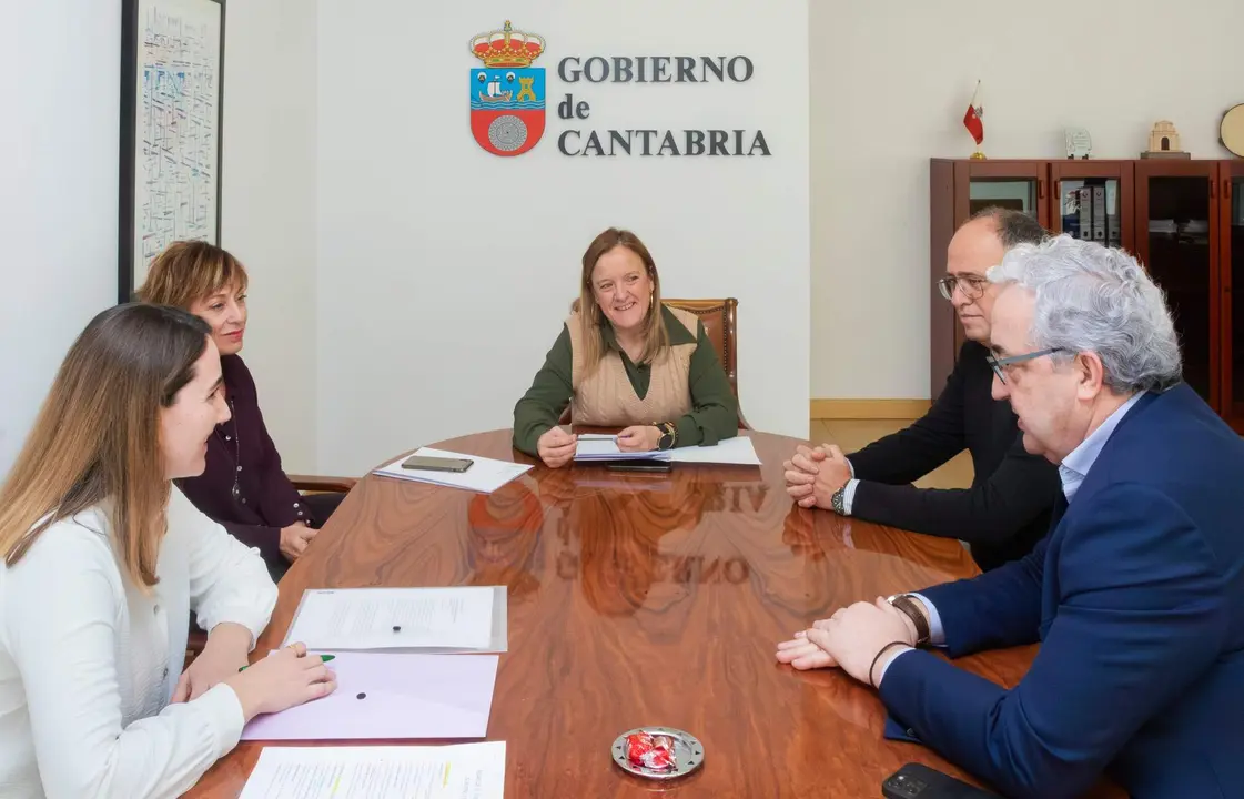 12:00.- Despacho de la consejera
La consejera de Presidencia, Justicia, Seguridad y Simplificación Administrativa, Isabel Urrutia, se reúne con el Colegio de Médicos.