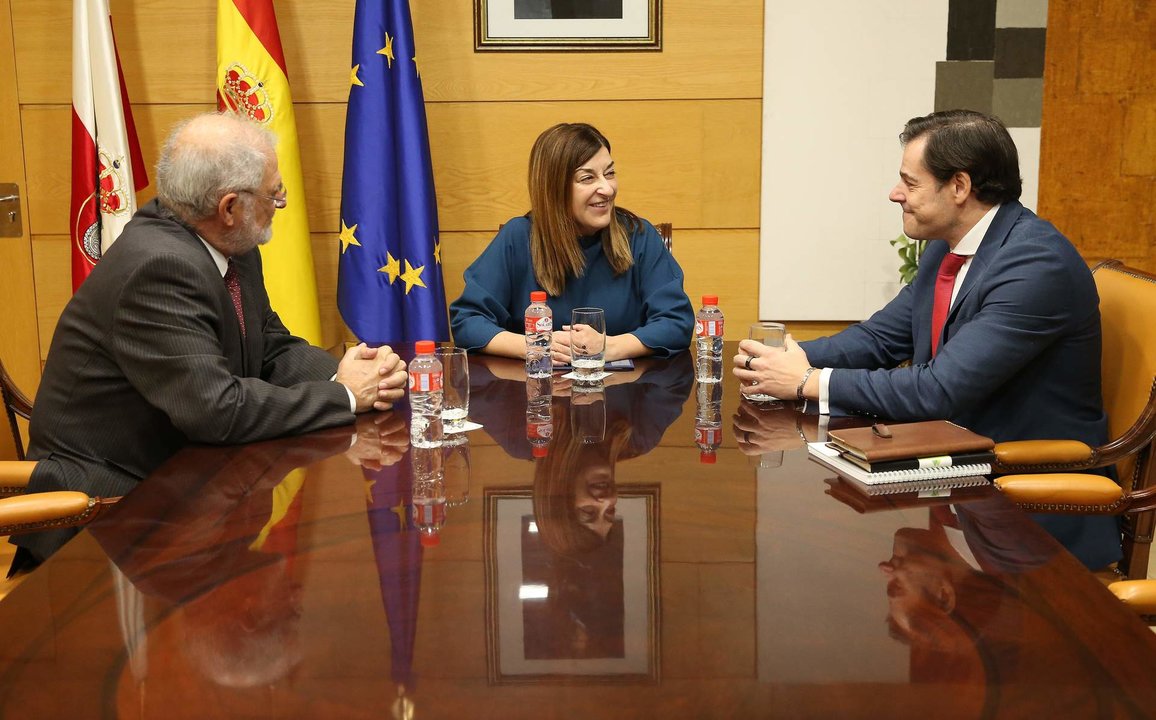La presidenta del Gobierno de Cantabria, María José Sáenz de Buruaga, recibe al presidente y director de la Mutua Montañesa. 
27 nov 23