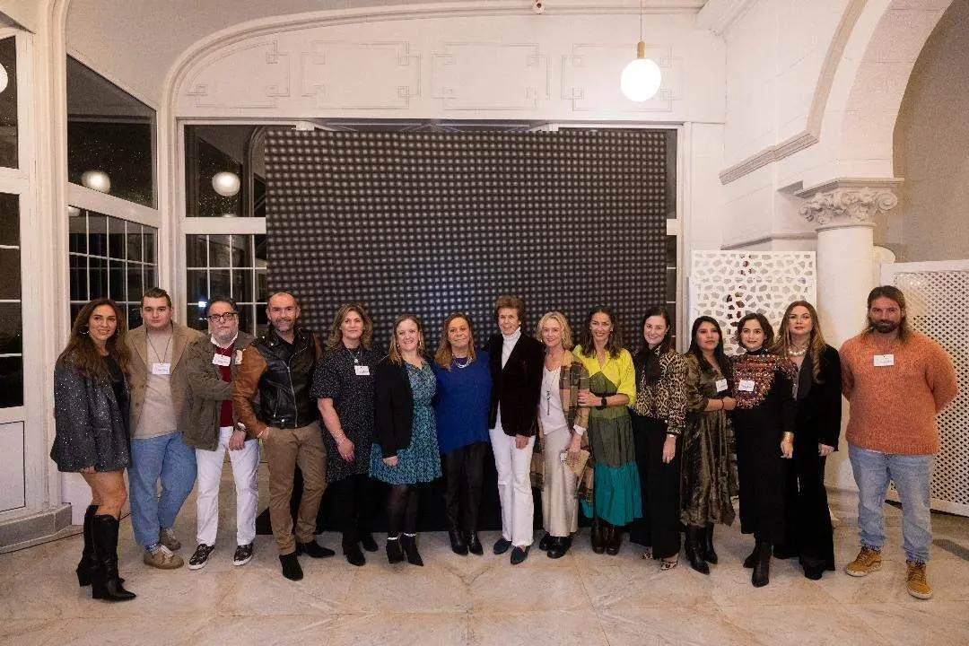 Desfile Nuevo Futuro - Foto familia previa evento 1