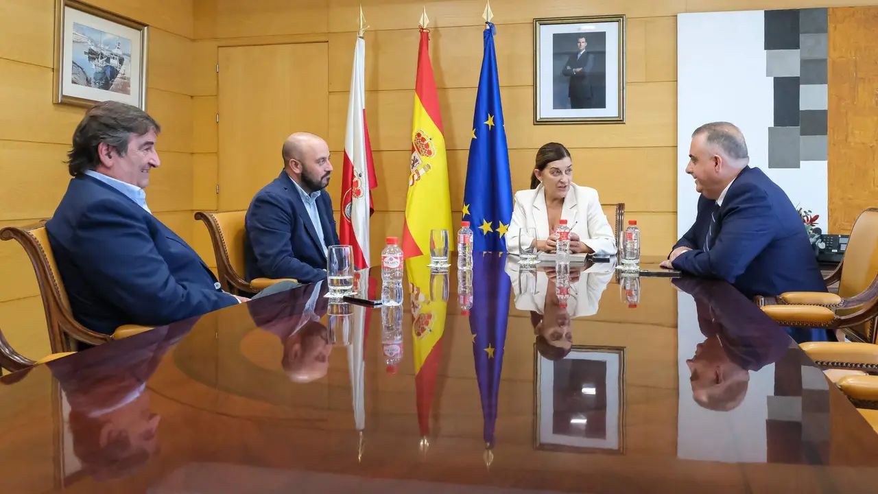 13:00 horas. Gobierno de Cantabria. La presidenta de Cantabria, María José Sáenz de Buruaga, recibe a representantes de la Asociación de Promotores y Constructores de Cantabria. 11 de octubre de 2023 © Raúl Lucio