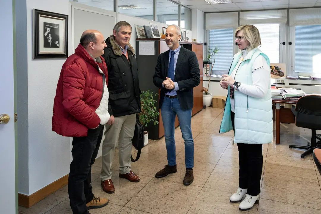 10.00.- Despacho del consejero
El consejero de Educación, Formación Profesional y Universidades, Sergio Silva, recibe al alcalde de Solórzano, Santiago Campos.