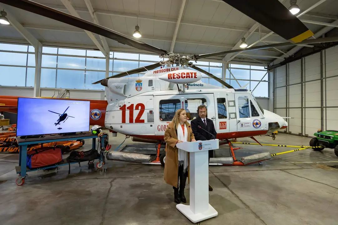 11:00 horas. Aeropuerto Seve Ballesteros
La consejera de Presidencia, Justicia, Seguridad y Simplificación Administrativa, Isabel Urrutia, presenta el nuevo Plan Especial de Protección Civil de Emergencias por Incendios Forestales de la Comunidad Autónoma de Cantabria (INFOCANT) y el helicóptero Maya Dama.