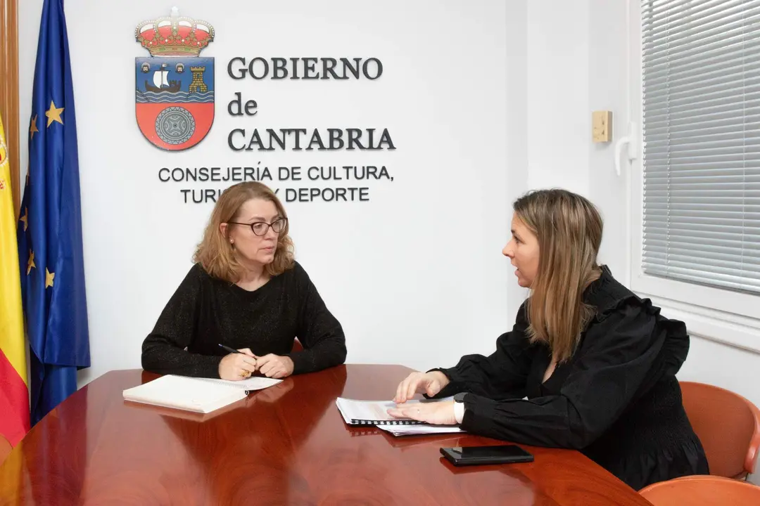 12.00.- Despacho de la consejera
La consejera de Cultura, Turismo y Deporte, Eva Guillermina Fernández, se reúne con la alcaldesa de Noja, Mireia Maza.