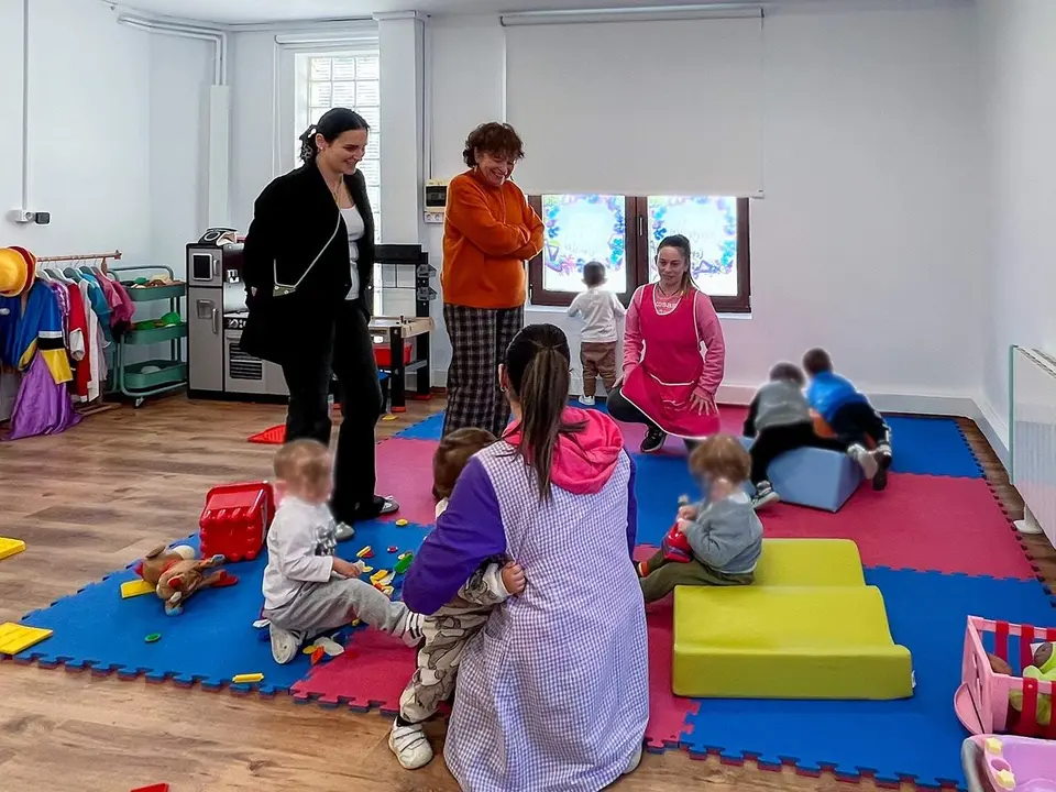 Abre sus puertas el aula de un año del colegio Jesús Cancio en espacio cedido por el Ayuntamiento Comillas a Educación 1