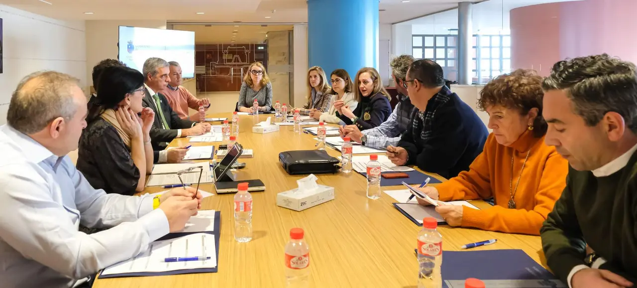 11:00 horas. Palacio Festivales de Cantabria. La consejera de Cultura, Turismo y Deporte, Eva Guillermina Fern&aacute;ndez, se re&uacute;ne con la Federaci&oacute;n de Municipios de Cantabria y varios ayuntamientos para abordar las viviendas de uso tur&iacute;stico. 7 de febrero de 2024 &copy; Ra&uacute;l Lucio