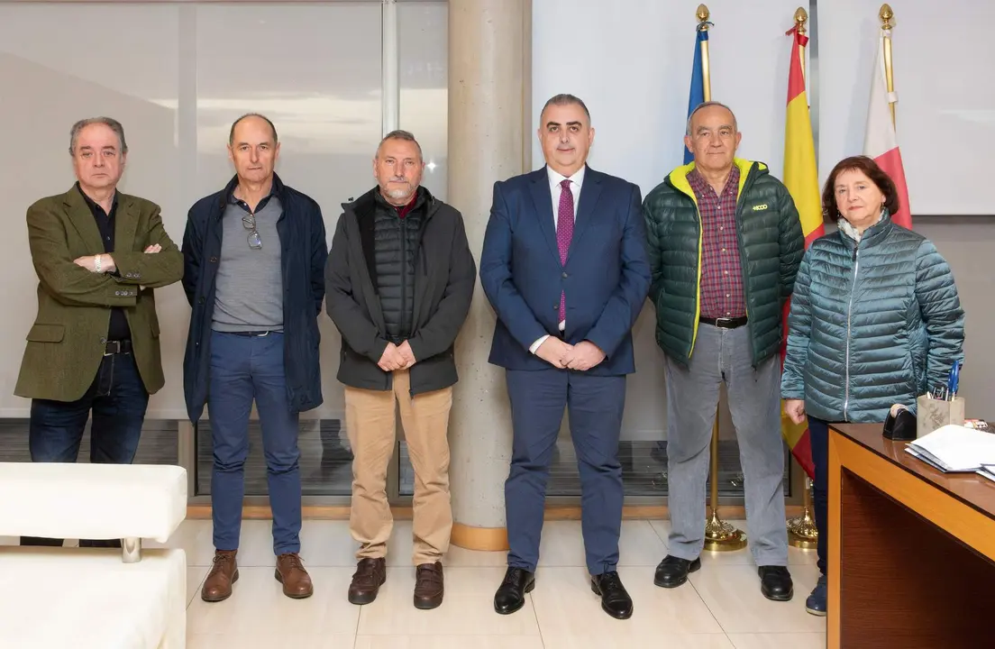 09:15 horas. Despacho del consejero de Fomento, Ordenación del Territorio y Medio Ambiente
El consejero de Fomento, Ordenación del Territorio y Medio Ambiente, Roberto Media, se reúne con el presidente de AMA, Antonio Vilela.