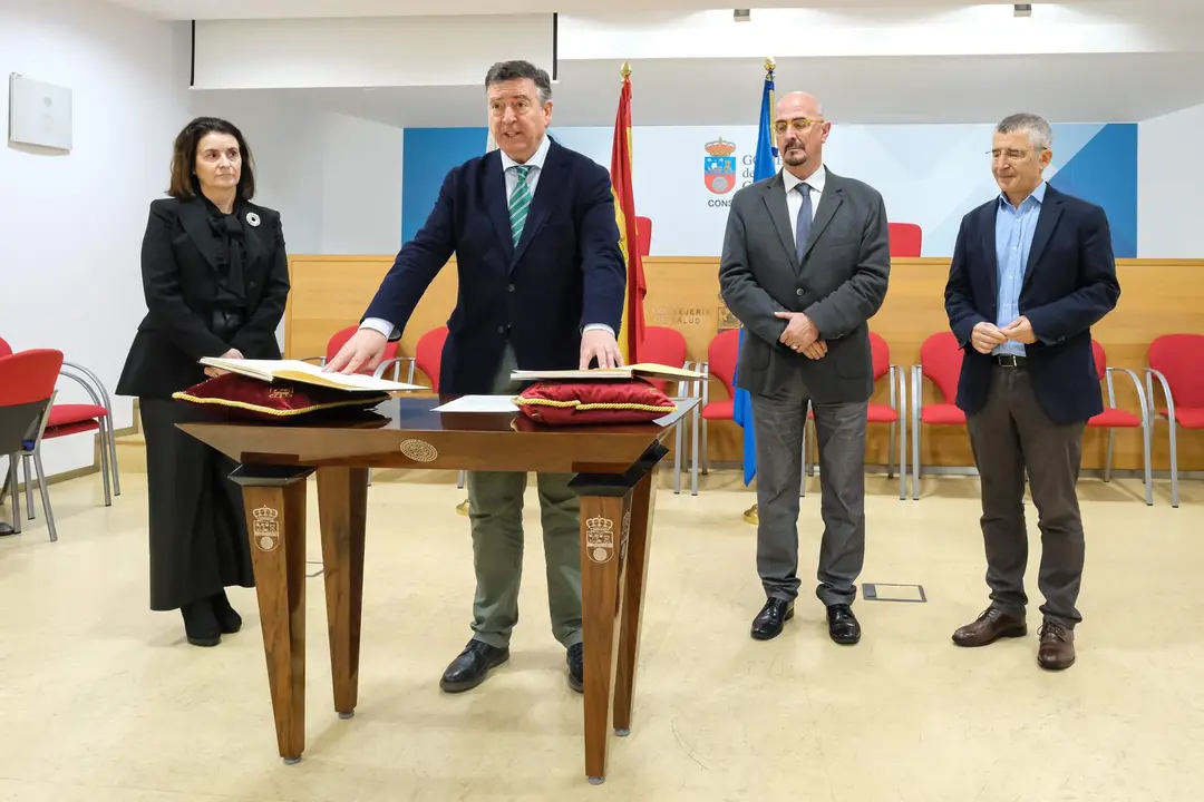 11:00 horas. Salón de actos de la Consejería de Salud. El consejero de Salud, César Pascual, preside la toma de posesión de Juan Ramón Artiga Guerrero como subdirector de Recursos Humanos y Coordinación Administrativa del Servicio Cántabro de Salud. 26 de febrero de 2024 © Raúl Lucio