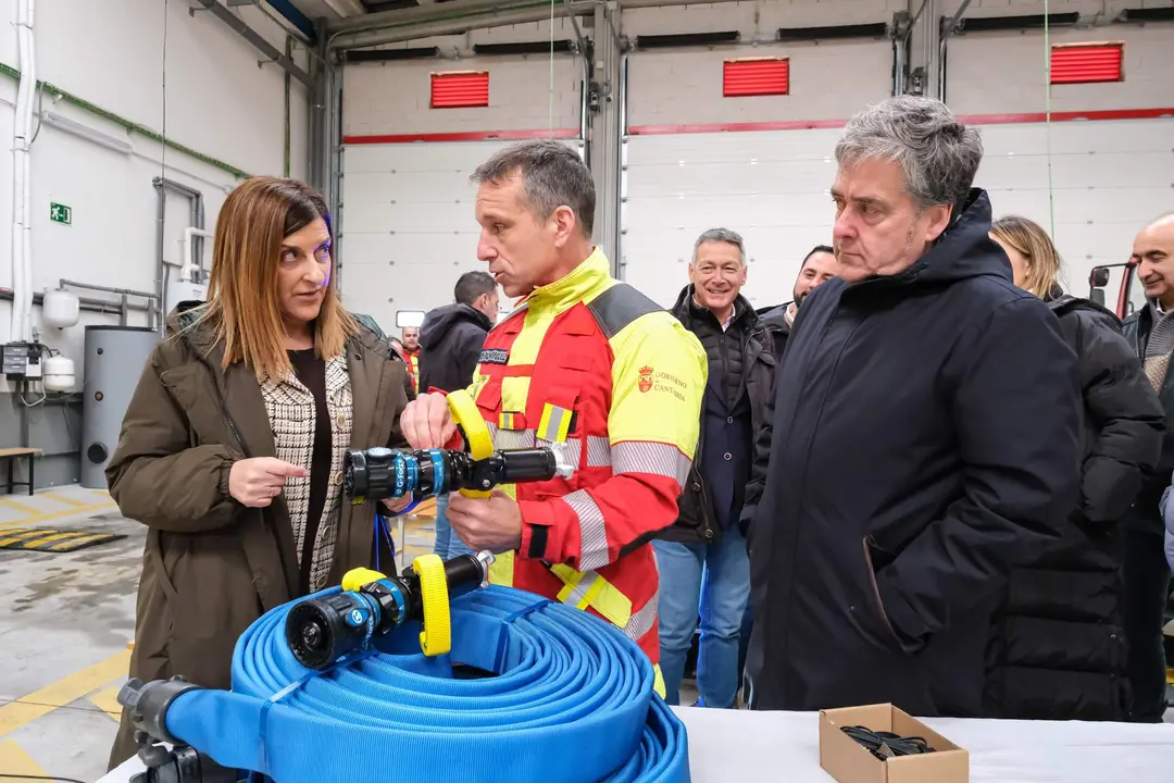 11:30 horas. Parque de Emergencias de Reinosa. Polígono de La Vega, 93. La presidenta del Gobierno de Cantabria, María José Sáenz de Buruaga, preside el acto de entrega de material para los Parques de Bomberos del 112 del Gobierno de Cantabria. 26 de febrero de 2024 © Raúl Lucio