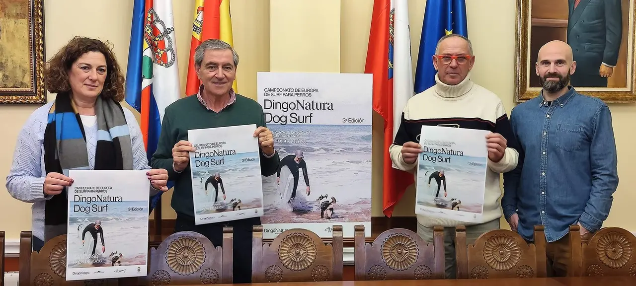 Momento de la presentación de la prueba en el salón de plenos del Ayuntamiento de Suances