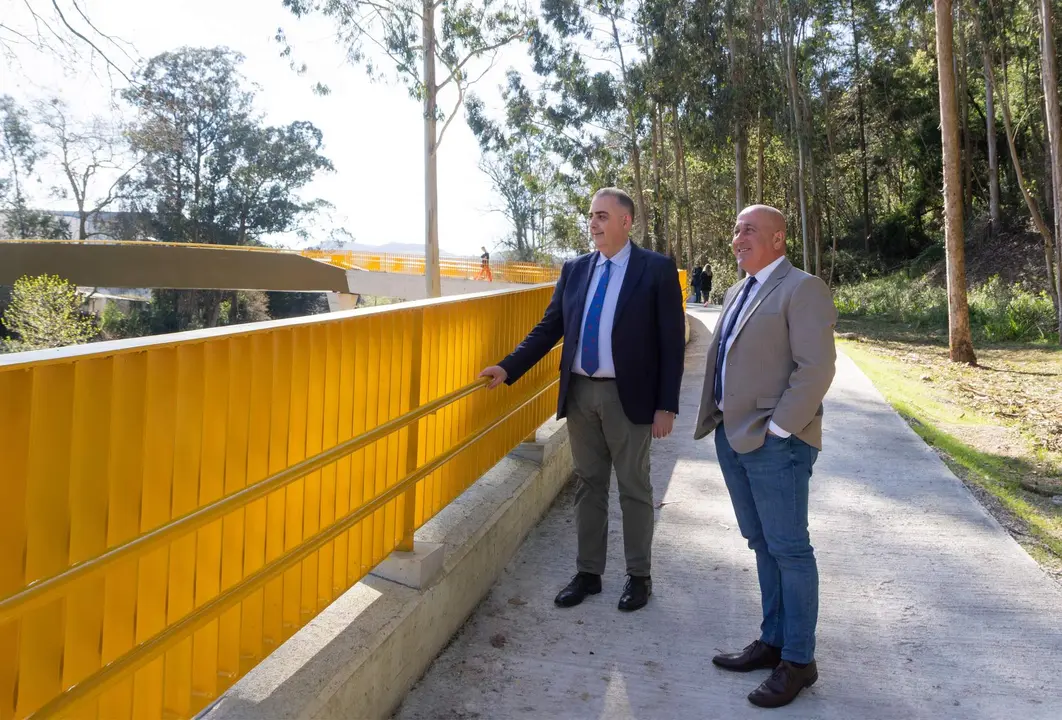 11:30 horas. Ayuntamiento de Cartes
El consejero de Fomento, Ordenación del Territorio y Medio Ambiente, Roberto Media, realiza una visita institucional a este municipio y, posteriormente, asiste a la inauguración de la pasarela que une Santiago de Cartes con La Viesca.