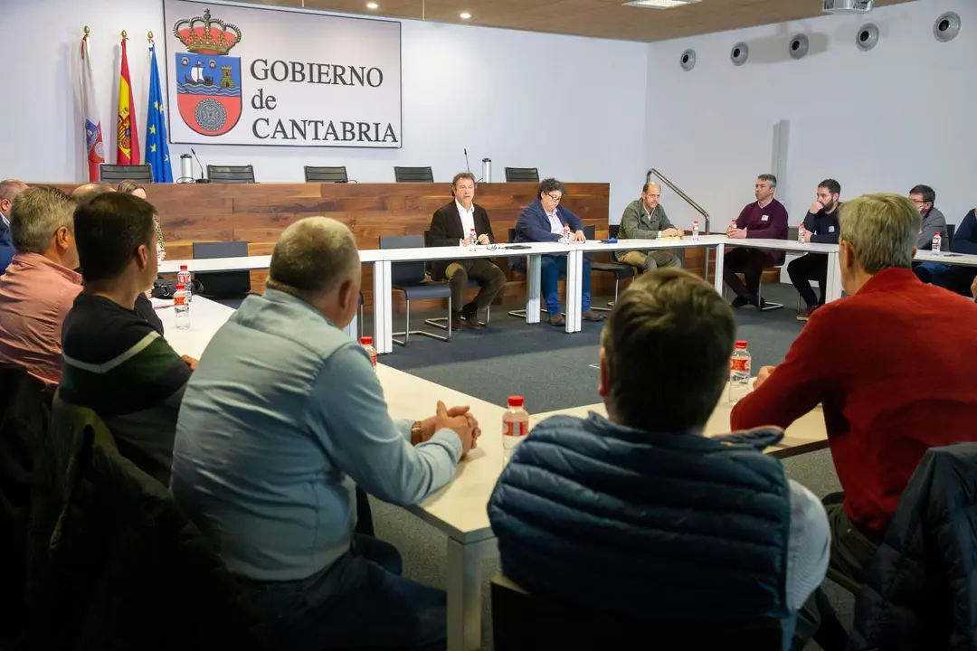 12:00 horas. Salón de Actos de la Consejería de Desarrollo Rural, Ganadería, Pesca y Alimentación. Planta 0
El consejero de Desarrollo Rural, Ganadería, Pesca y Alimentación, Pablo Palencia, se reúne con representantes del sector lácteo. 8 MARZO 2024 © Miguel De la Parra