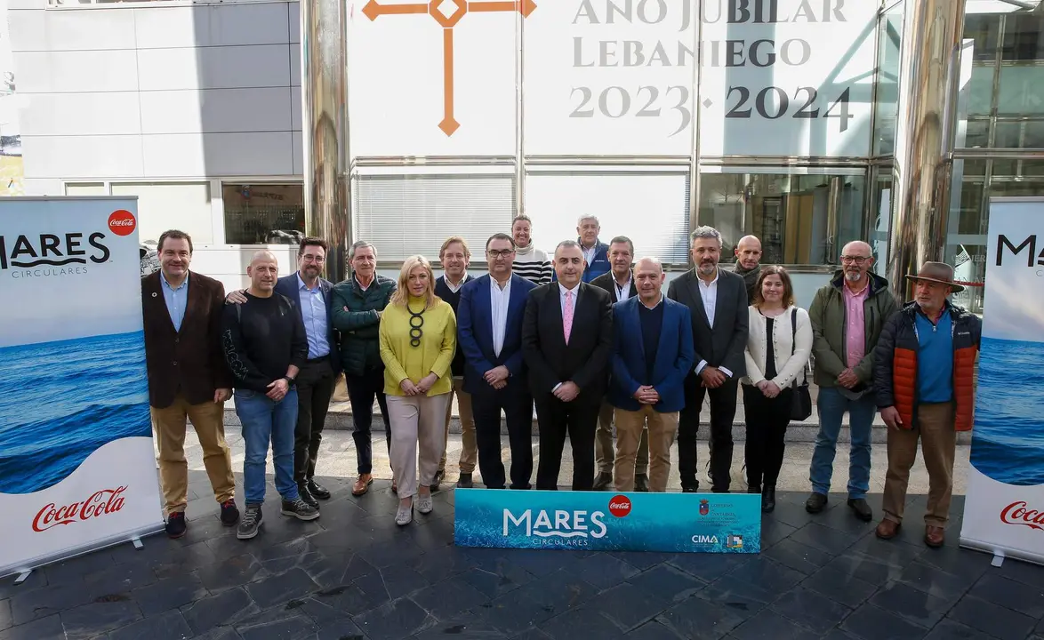 El consejero de Fomento, Ordenación del Territorio y Medio Ambiente, Roberto Media, presenta, en rueda de prensa, la campaña 2024 de Mares Circulares impulsada por Coca-Cola y que cuenta con el apoyo del Gobierno de Cantabria
12 mar 24