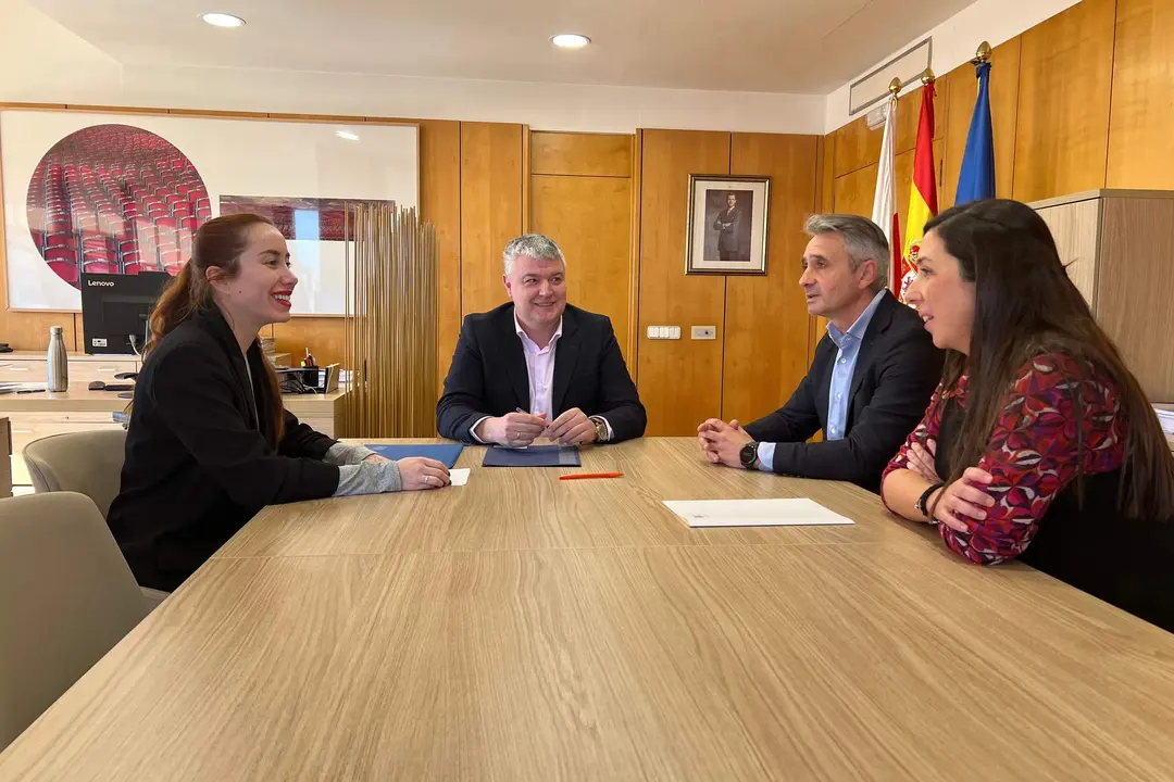 12:00 horas. Despacho del consejero de Economía, Hacienda y Fondos Europeos

El consejero de Economía, Hacienda y Fondos Europeos, Luis Ángel Agüeros, firma un convenio de colaboración con la Cámara de Comercio de Cantabria para el desarrollo de un programa de acciones específicas de formación e información sobre temas europeos.