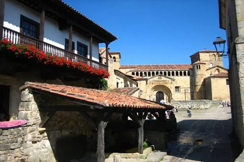 web turismo santillana del mar