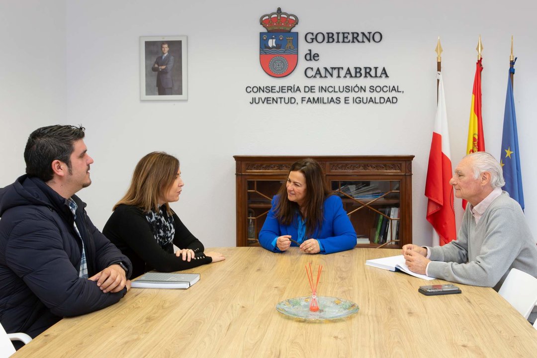 11:00.- Despacho de la consejera 
La consejera de Inclusión Social, Juventud, Familias e Igualdad, Begoña Gómez del Río, recibe a la alcaldesa de Medio Cudeyo, María Higuera.
