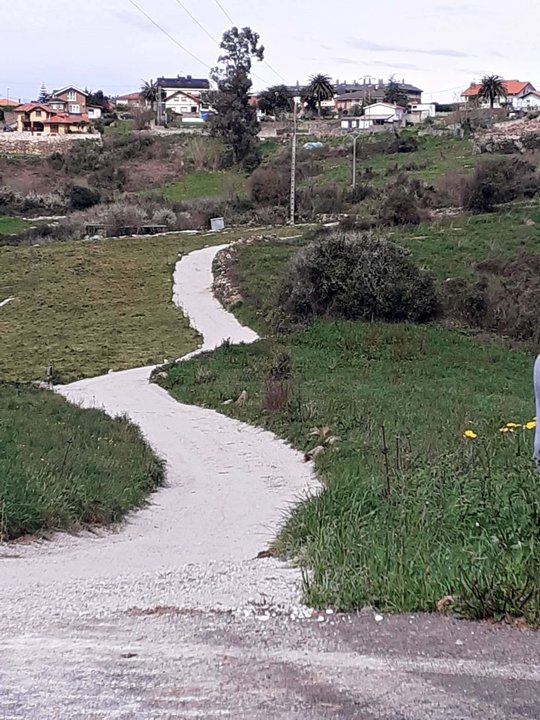 Camino reacondicionado por el Ayuntamiento de Suances en la zona de Redondo