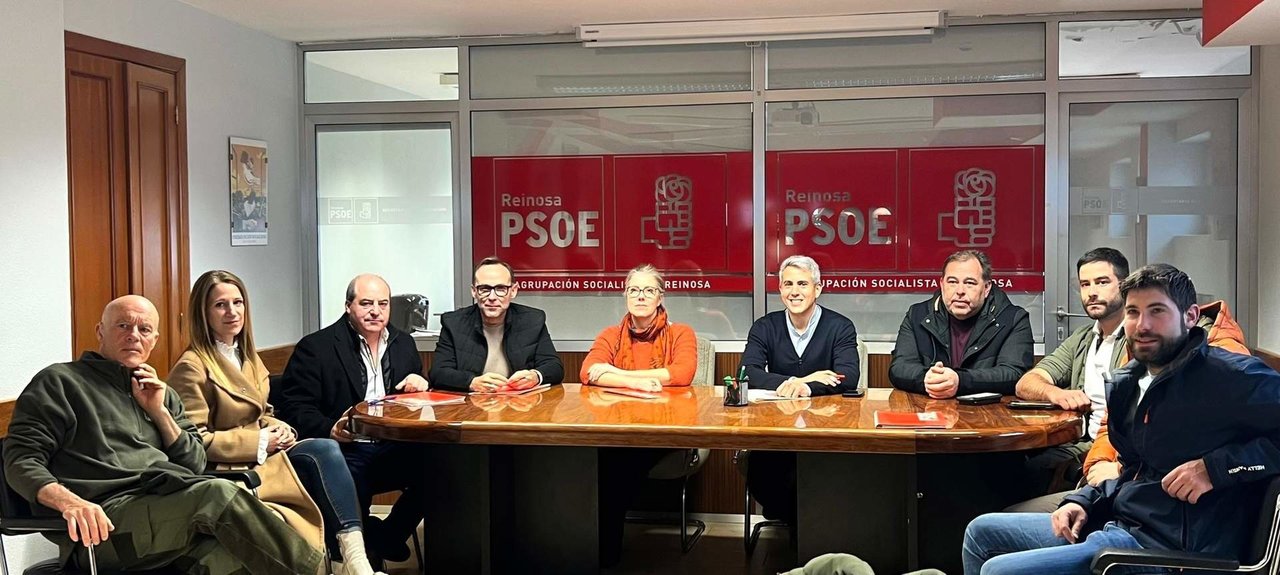 Pablo Zuloaga y socialistas Campoo 02.04.24