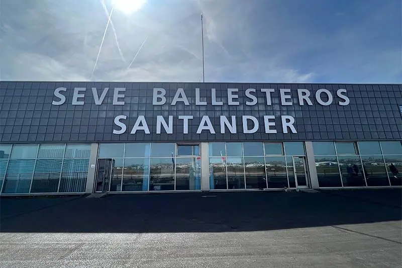 web aeropuerto seve ballesteros