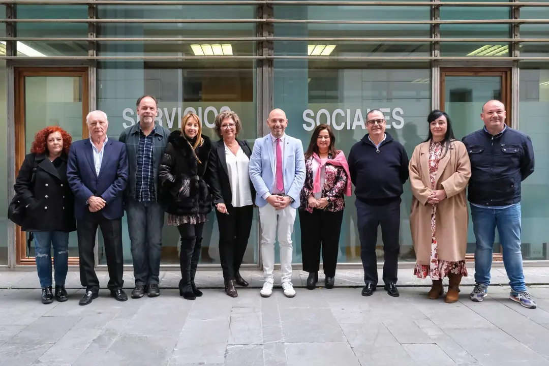 11:00 horas. Ayuntamiento de Laredo. La consejera de Inclusión Social, Juventud, Familias e Igualdad, Begoña Gómez del Río, visita la Oficina de Servicios Sociales. 10 de abril de 2024 © Raúl Lucio